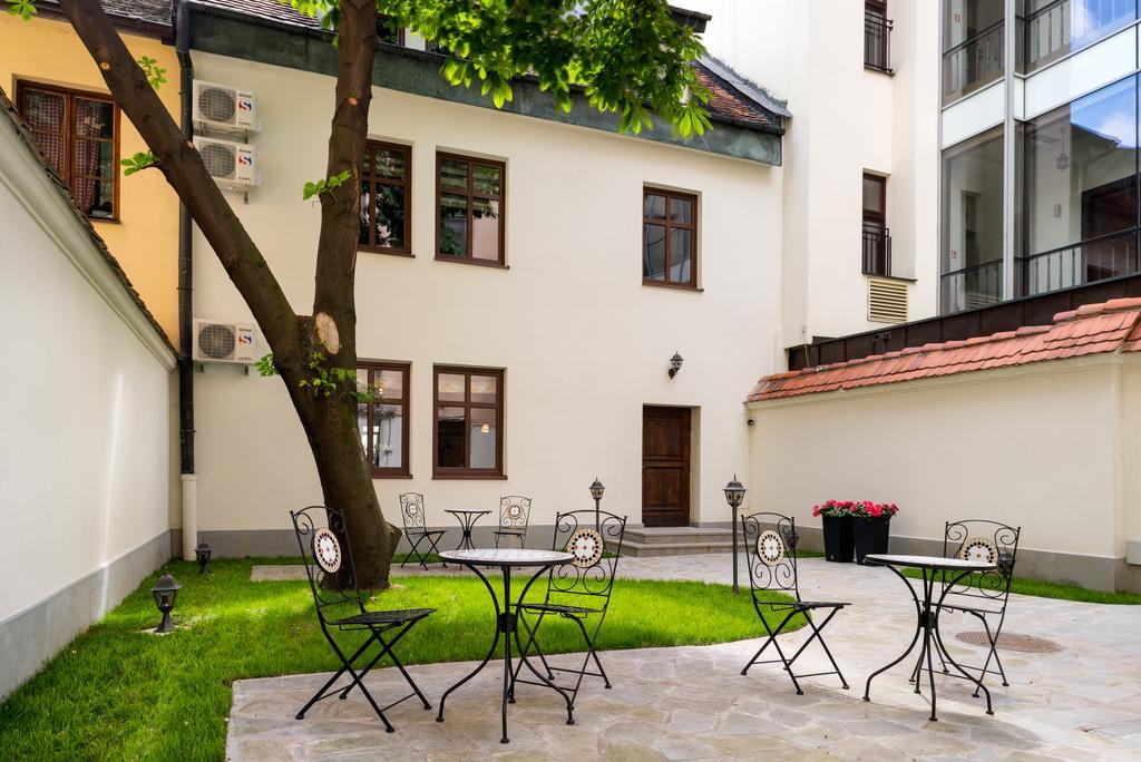 P&J Luxury Apartments Красков Екстериор снимка